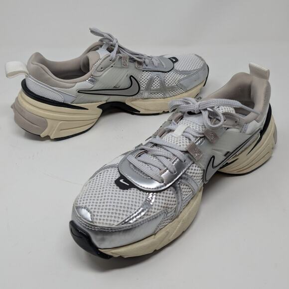 Nike V2K Run Women's Running Shoes Sneakers Reflective Accents White Silver 9 - Picture 6 of 8